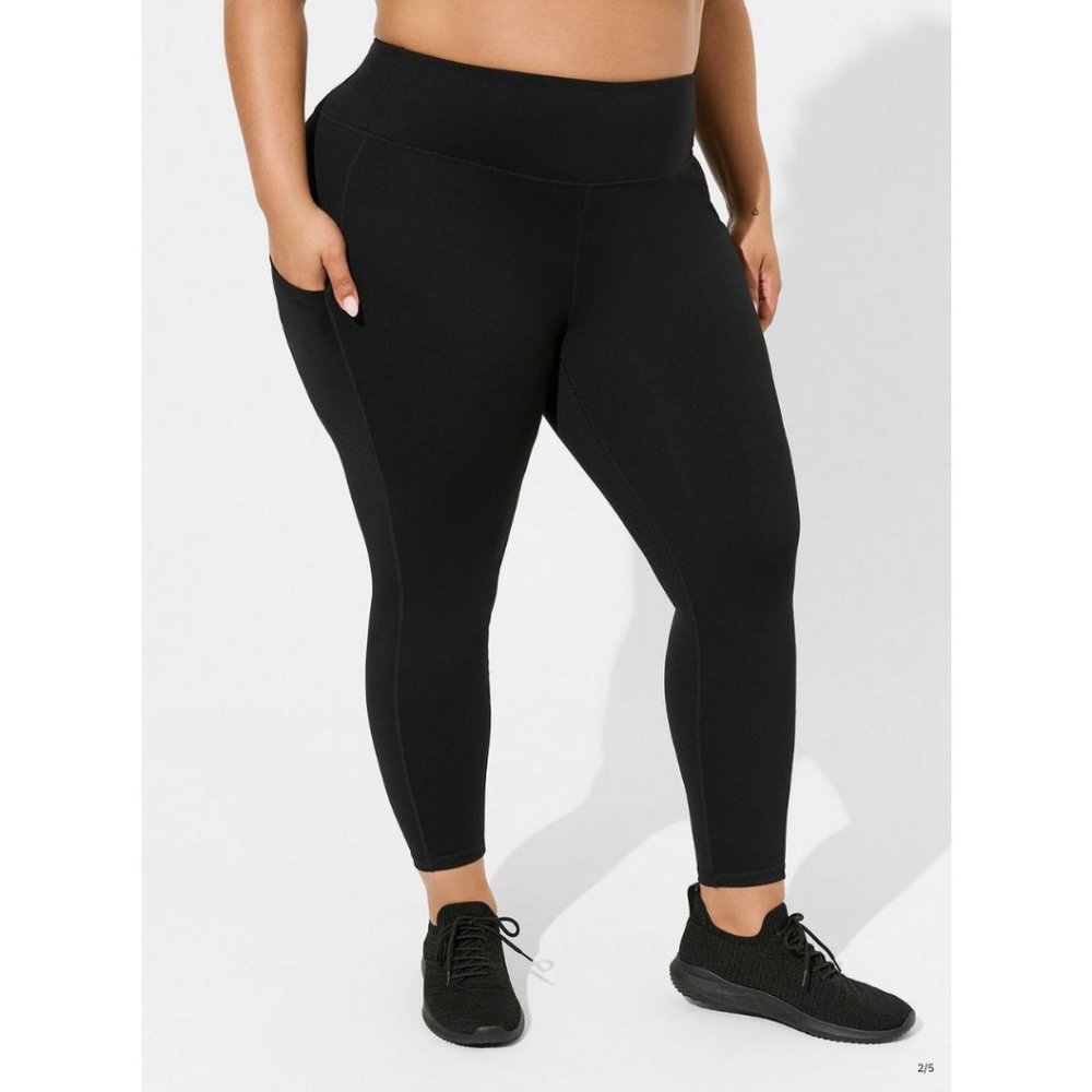 Torrid Active Black Performance Core Full Length Active Legging / Side Pockets